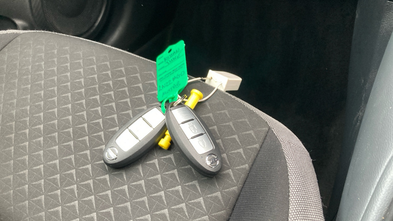 Nissan Juke 1.0 DiG-T 114 N-Connecta 5dr DCT Petrol Hatchback